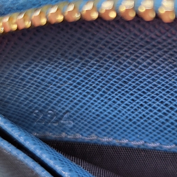 Prada large wallet - Picture 9 of 10